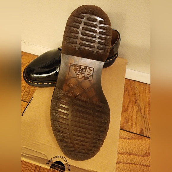 COPY - Preloved Patent Leather Dr. Martens - Picture 6 of 9